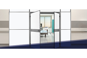 Barrière modulaire Shield Wall™ installée dans un établissement de santé, créant une zone d’isolement autour d’une chambre de patient équipée d’un lit médical et d’un purificateur d’air HEPA portable, illustrant les mesures de confinement temporaires cont
